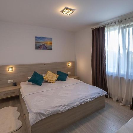 Apartament Expoparc Питещ Екстериор снимка